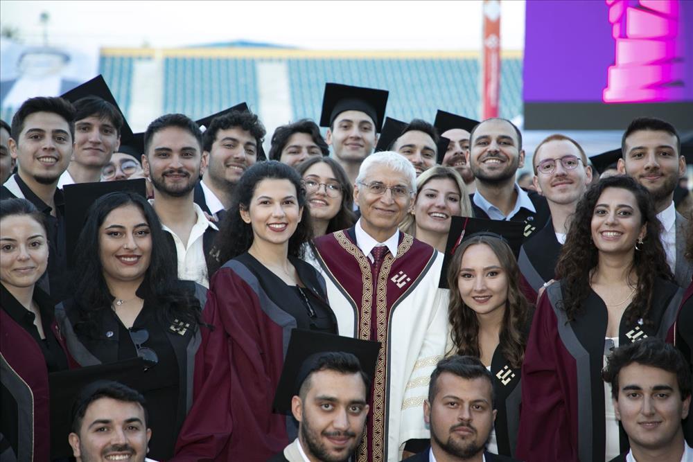ESTÜ Cumhuriyet’in 100. Yıl Mezunlarını Uğurladı