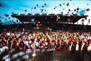 ESTÜ 2025 Mezuniyet Töreni Büyük Bir Coşkuya Sahne Oldu